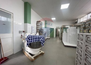 Lavanderia - Laboratory via aldo moro
28, Santa Maria di Licodia - photo 16