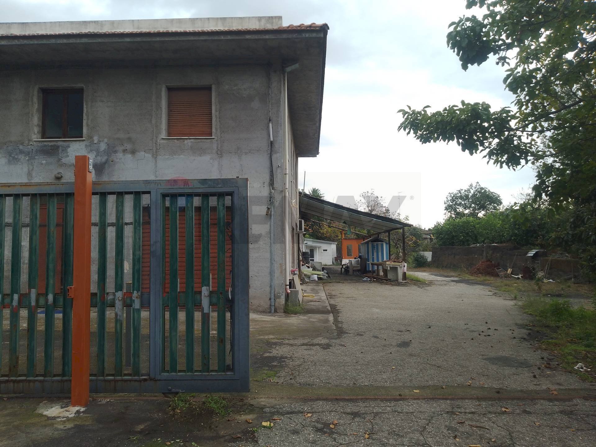 Passo carrabile 6 metri - Shed via str. 61
 
5, Giarre - photo 1