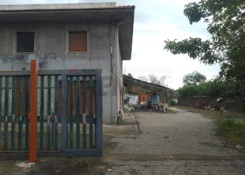 Passo carrabile 6 metri - Shed via str. 61
5, Giarre - photo 1