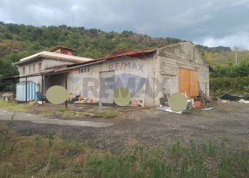 Capannone con corte - Shed via str. 61
5, Giarre - photo 3