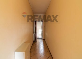 Hall / corridoio - Trilocale Via Regione Siciliana
 
35, Mascalucia - foto 3