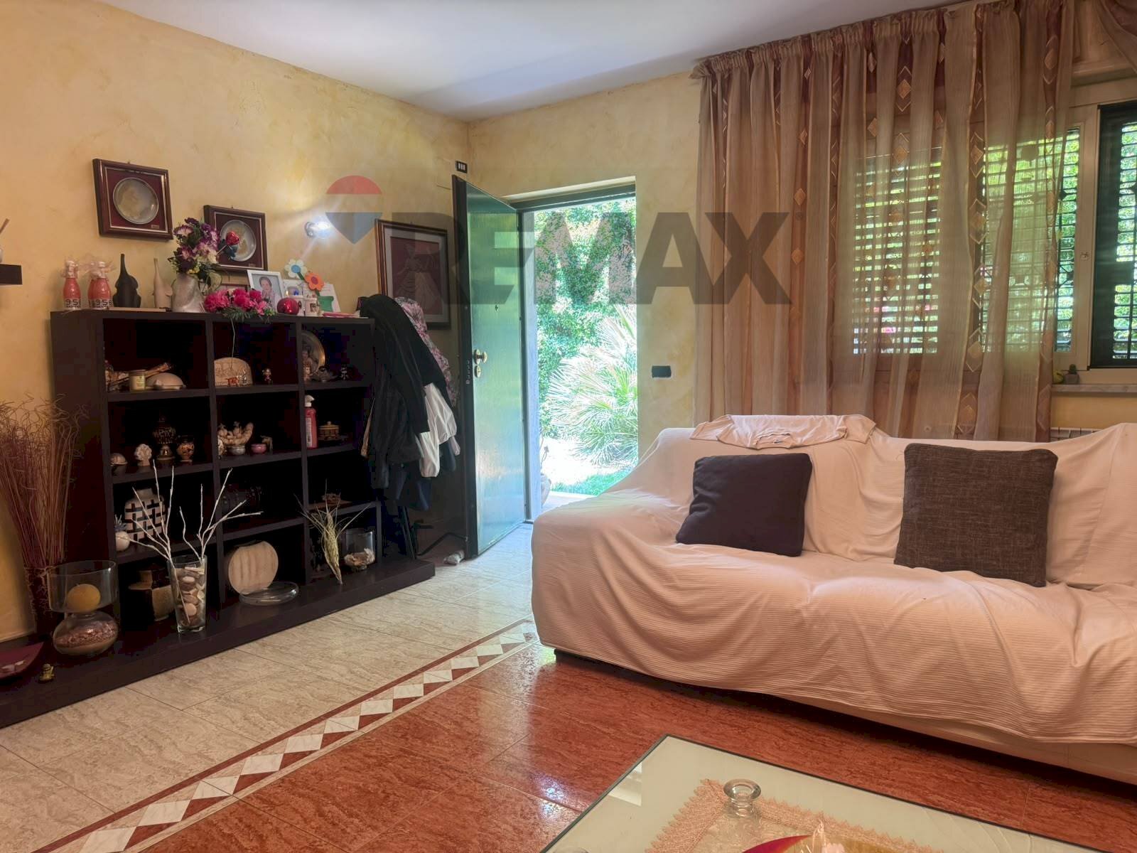 Soggiorno - Villa a Schiera Via Degli Ulivi
7, Tremestieri Etneo - foto 2