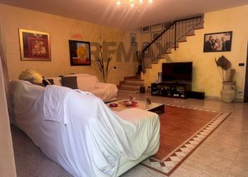 Soggiorno - Villa a Schiera Via Degli Ulivi
 
7, Tremestieri Etneo - foto 3