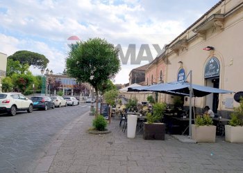 Edificio all\'aperto - Cafeteria - Cold Bar Corso Ara di Giove
70, Pedara - photo 2