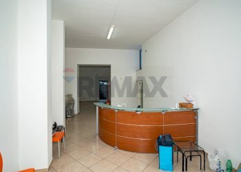 Camera / camera da letto - Negozio via circumvallazione
503, Paterno - foto 2