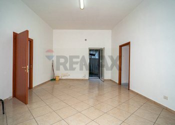 Stanza vuota - Negozio via circumvallazione
503, Paterno - foto 9