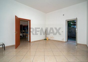 Stanza vuota - Negozio via circumvallazione
503, Paterno - foto 10