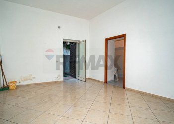 Stanza vuota - Negozio via circumvallazione
503, Paterno - foto 11