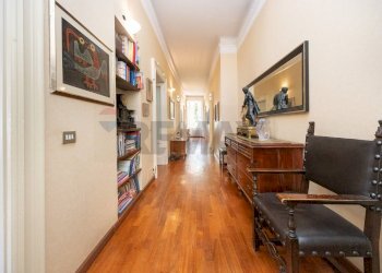 Hall / corridoio - Apartment Via Giuseppe Garibaldi
 
30, Como - photo 4