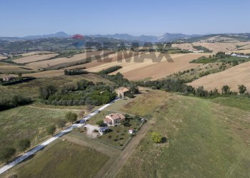 Vista delle montagne - Casa indipendente Via Monte Schiavo
 
19/A, Maiolati Spontini - foto 19