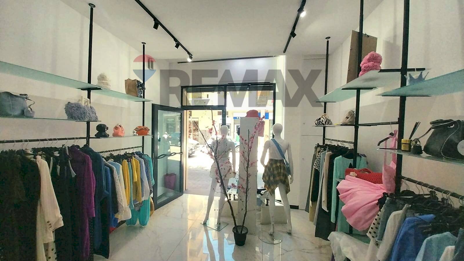 Cabina armadio - Commercial Premises via Trento
 
101a, Salerno - photo 1