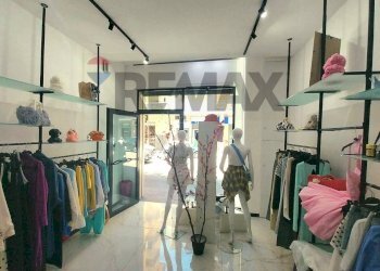 Cabina armadio - Commercial Premises via Trento
 
101a, Salerno - photo 1
