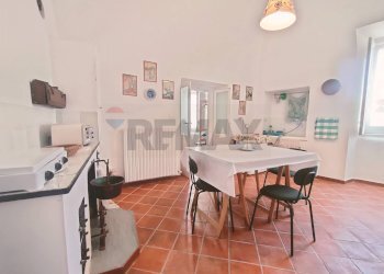 Sala da pranzo - Semi-detached house Via Dei Mori
 
21, Navelli - photo 8