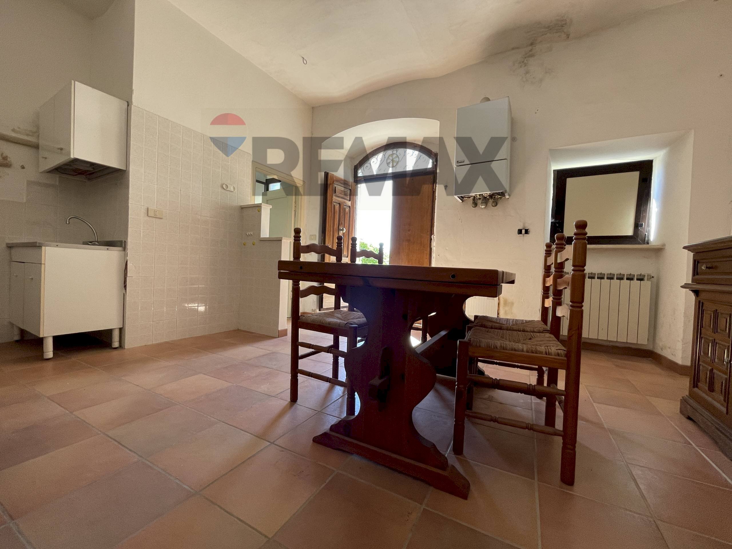 Sala da pranzo - Casa semi indipendente Via Roma
54, Santo Stefano di Sessanio - foto 3