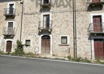 Casa all\'aperto - Casa semi indipendente Via Roma
 
54, Santo Stefano di Sessanio - foto 1