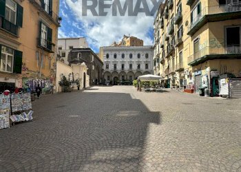 Edificio all\'aperto - Negozio Piazza Monteoliveto
 
10, Napoli - foto 3