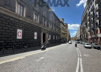 Edificio all\'aperto - Negozio Piazza Monteoliveto
 
10, Napoli - foto 6