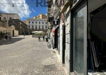 Edificio all\'aperto - Negozio Piazza Monteoliveto
 
10, Napoli - foto 7