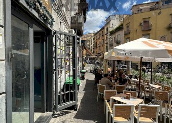 Edificio all\'aperto - Negozio Piazza Monteoliveto
 
10, Napoli - foto 8