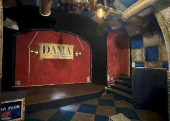 Dettagli - Negozio Piazza Monteoliveto
 
10, Napoli - foto 21