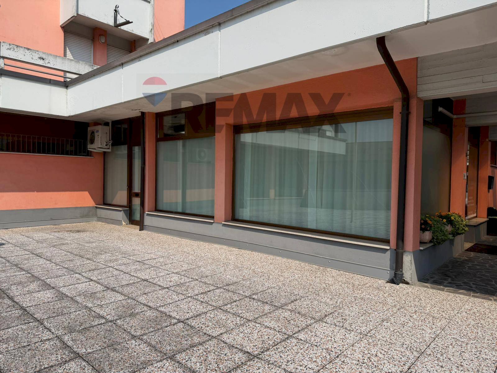 Edificio all\'aperto - Negozio Via Fratelli Rosselli
 
36, Vicenza - foto 1