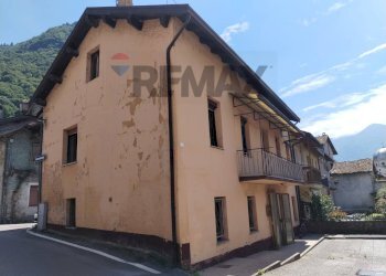 Edificio all\'aperto - Casa semi indipendente via molini
 
3, Fonzaso - foto 1
