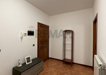 Hall / corridoio - Semi-detached house VIA MURCIANO
 
13, Galliate - photo 19