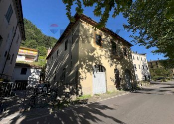 Edificio all\'aperto - Independent house Via del Casino 44 46 48 Ponte a Serraglio
 
44 46 48, Bagni di Lucca - photo 1