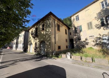 Edificio all\'aperto - Independent house Via del Casino 44 46 48 Ponte a Serraglio
 
44 46 48, Bagni di Lucca - photo 27