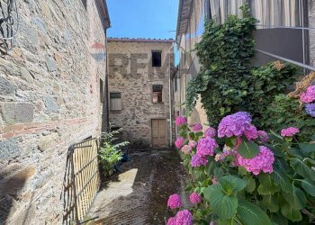 Casa all\'aperto - Casa semi indipendente Via Torre 6  Benabbio
 
7, Bagni di Lucca - foto 2