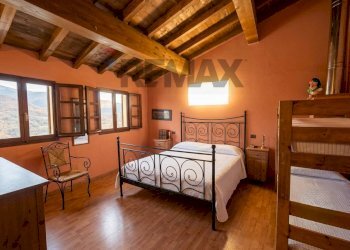 Camera / camera da letto - Baita LOCALITA' TROGHELLI
 
SNC, Bagni di Lucca - foto 1