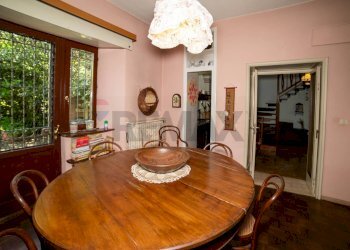 Sala da pranzo - Villa PONTE DI CAMPIA
 
1, Gallicano - photo 39