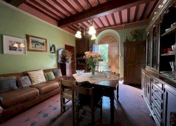 Sala da pranzo - Villa VIA NUOVA COLLE DI COMPITO
 
224, Capannori - photo 12