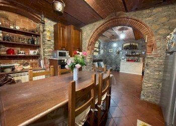 Sala da pranzo - Villa VIA NUOVA COLLE DI COMPITO
 
224, Capannori - photo 27