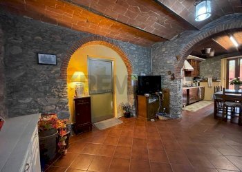 Sala da pranzo - Villa VIA NUOVA COLLE DI COMPITO
 
224, Capannori - photo 31