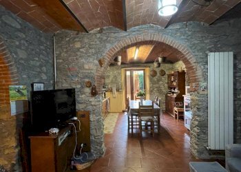 Sala da pranzo - Villa VIA NUOVA COLLE DI COMPITO
 
224, Capannori - photo 32