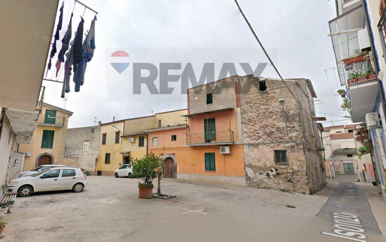 Edificio all\'aperto - Quadrilocale Via Isonzo
 
12, Carinola - foto 1