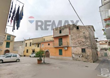 Edificio all\'aperto - Quadrilocale Via Isonzo
 
12, Carinola - foto 1