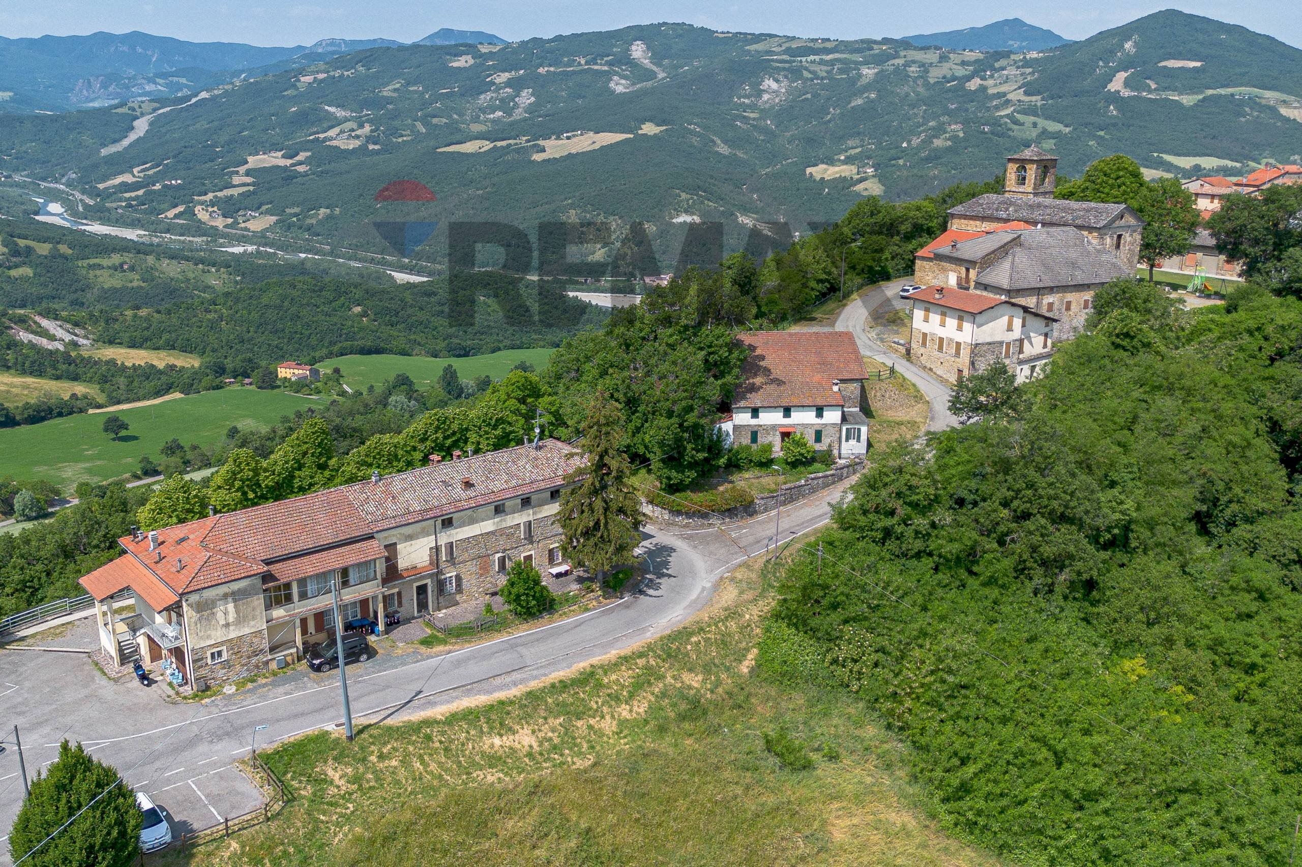 Vista delle montagne - Locale Commerciale strada del fagiano
 
31, Terenzo - foto 1