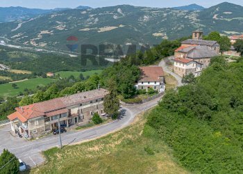Vista delle montagne - Locale Commerciale strada del fagiano
31, Terenzo - foto 1