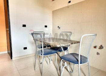 Sala da pranzo - Two-room apartment Via Cristoforo Colombo
 
18, Quattro Castella - photo 3