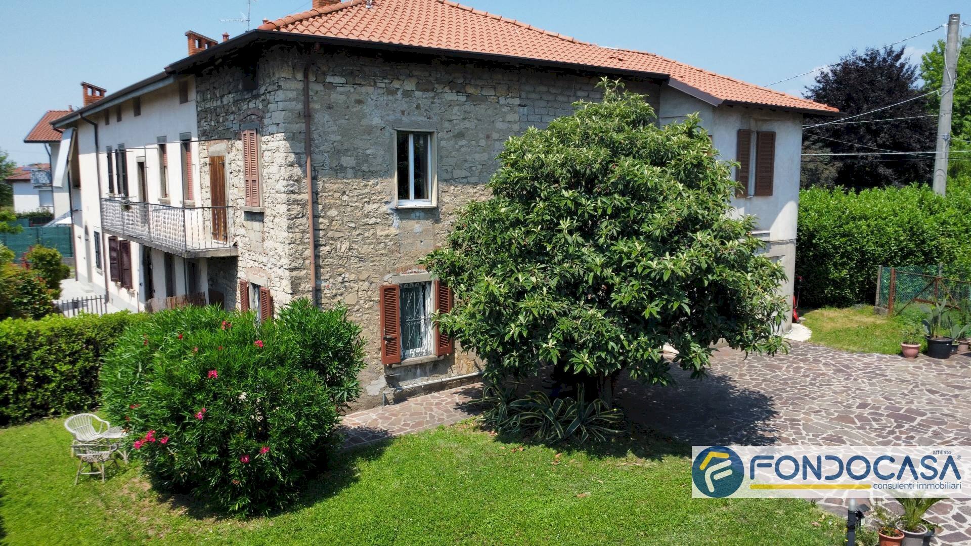 Foto 1 - Villa a Schiera via gianfranco miglio
 
148, Castelli Calepio - foto 1