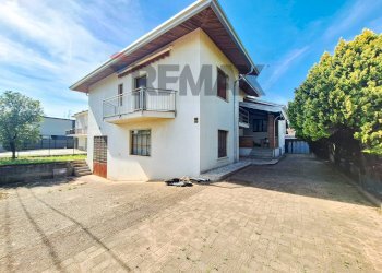 Casa all\'aperto - Villa Via De Amicis
 
86, Fagnano Olona - photo 1