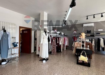 Cabina armadio - Commercial Activity via G. Gasparoli
43, Cassano Magnago - photo 7