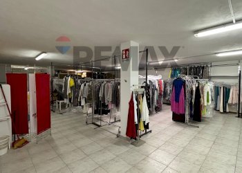 Cabina armadio - Commercial Activity via G. Gasparoli
43, Cassano Magnago - photo 8