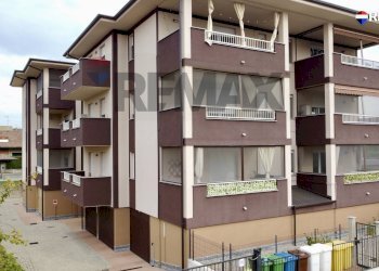 Edificio all\'aperto - Trilocale via Bachelet
 
17, Siziano - foto 1