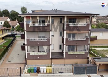 Edificio all\'aperto - Trilocale via Bachelet
 
17, Siziano - foto 2