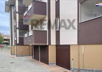 Edificio all\'aperto - Trilocale via Bachelet
 
17, Siziano - foto 24