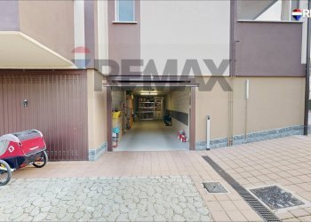 Edificio all\'aperto - Trilocale via Bachelet
 
17, Siziano - foto 25