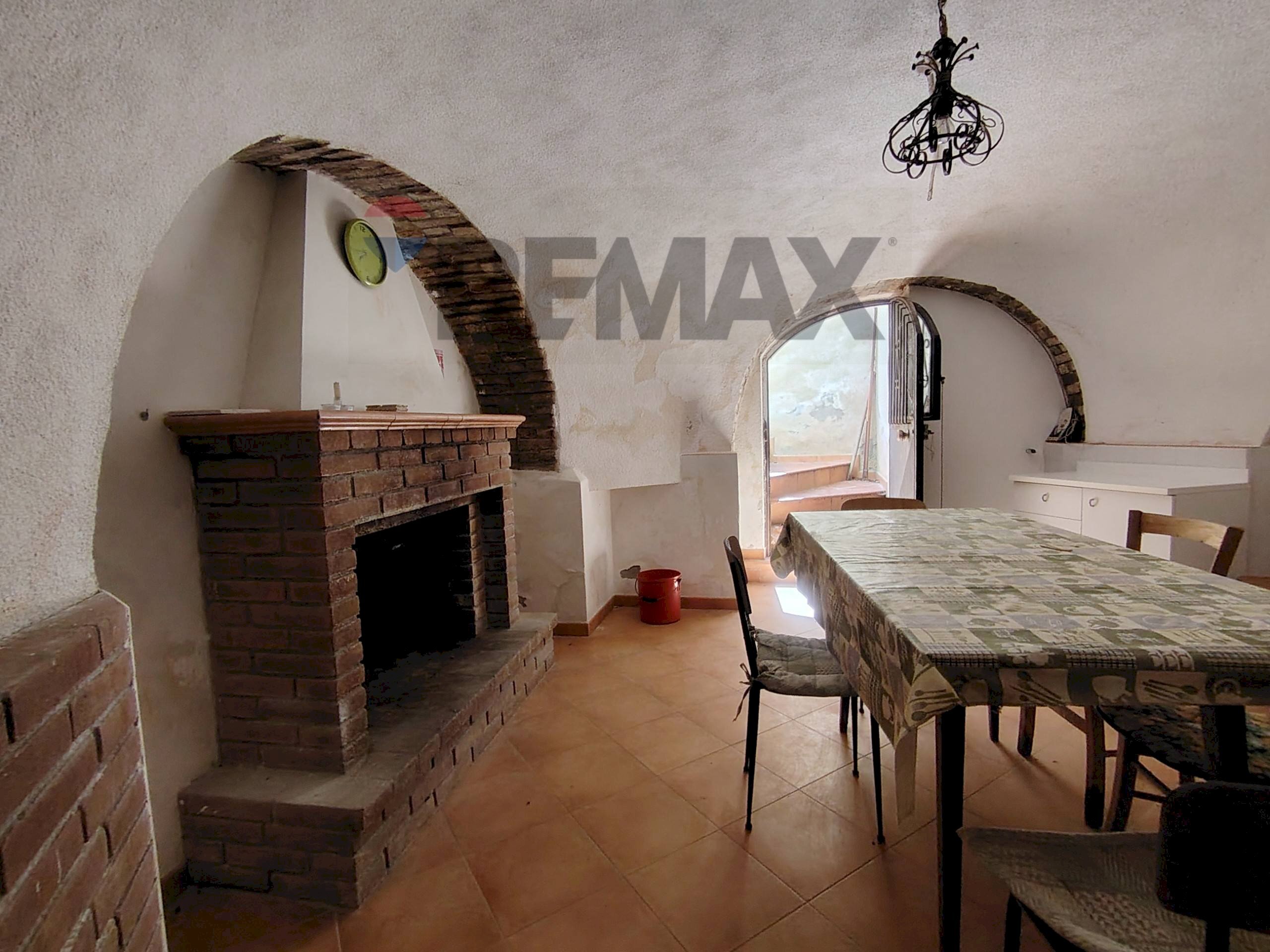 Sala da pranzo - Semi-detached house Contrada Piana di Sciarra
 
snc, Pietracupa - photo 1